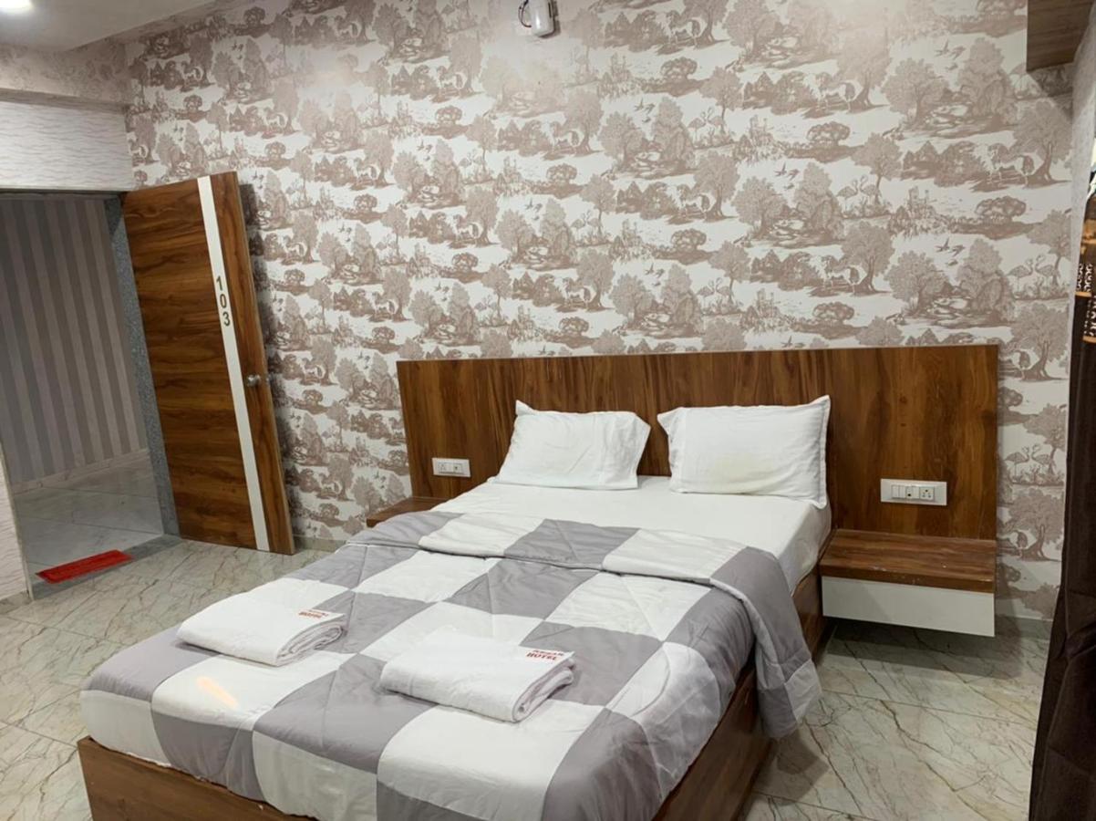 Kesar Hotel Viramgam Esterno foto
