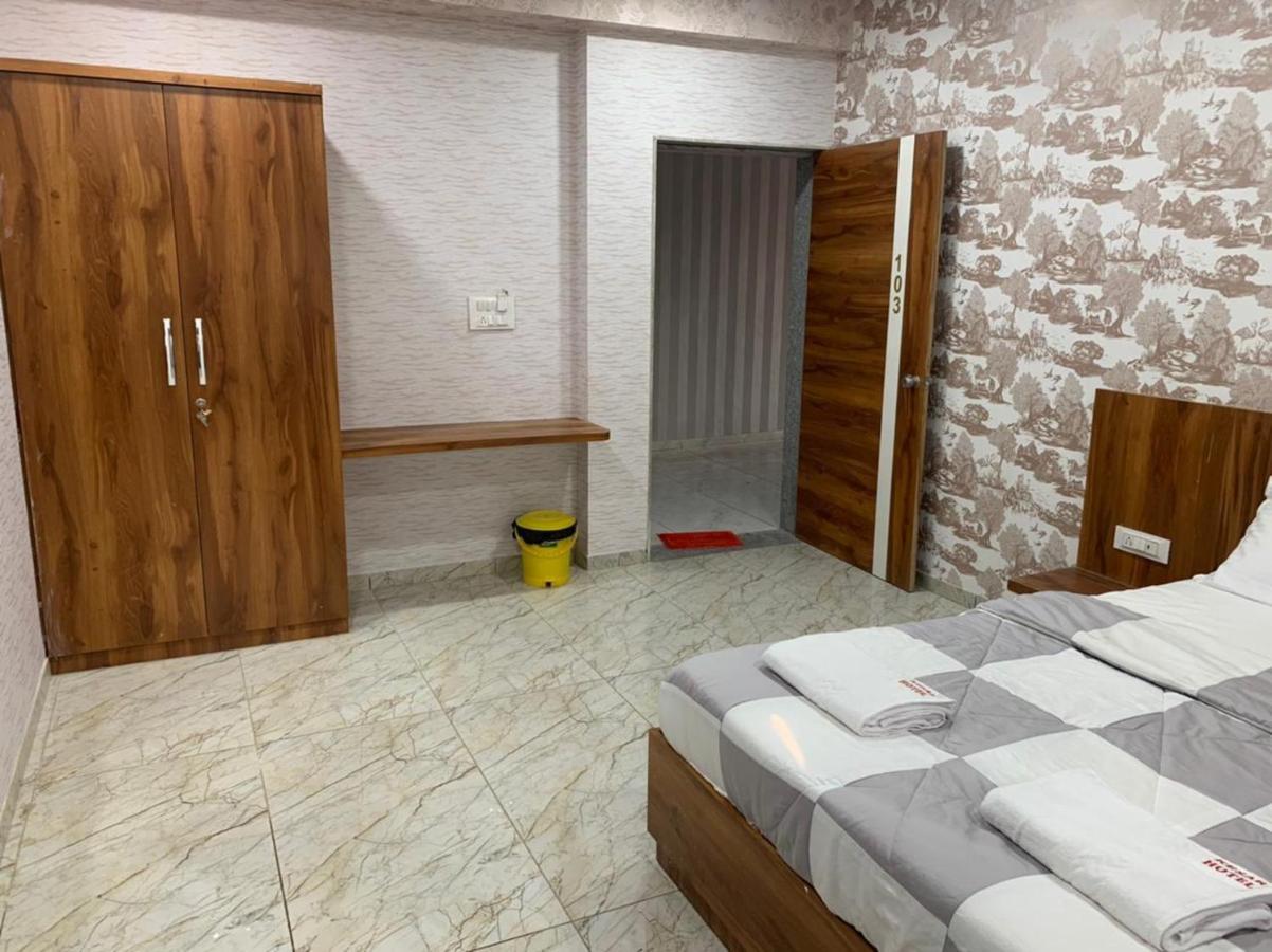 Kesar Hotel Viramgam Esterno foto