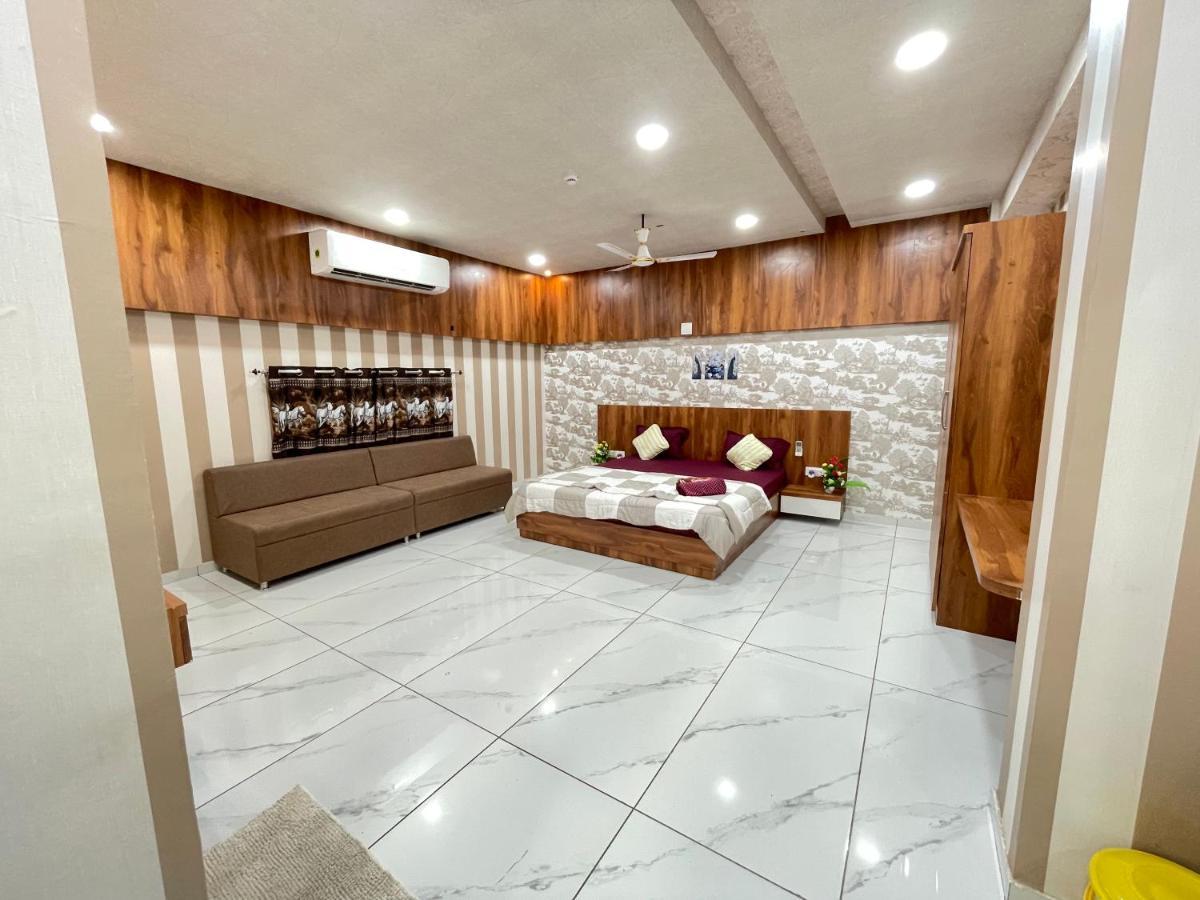 Kesar Hotel Viramgam Esterno foto
