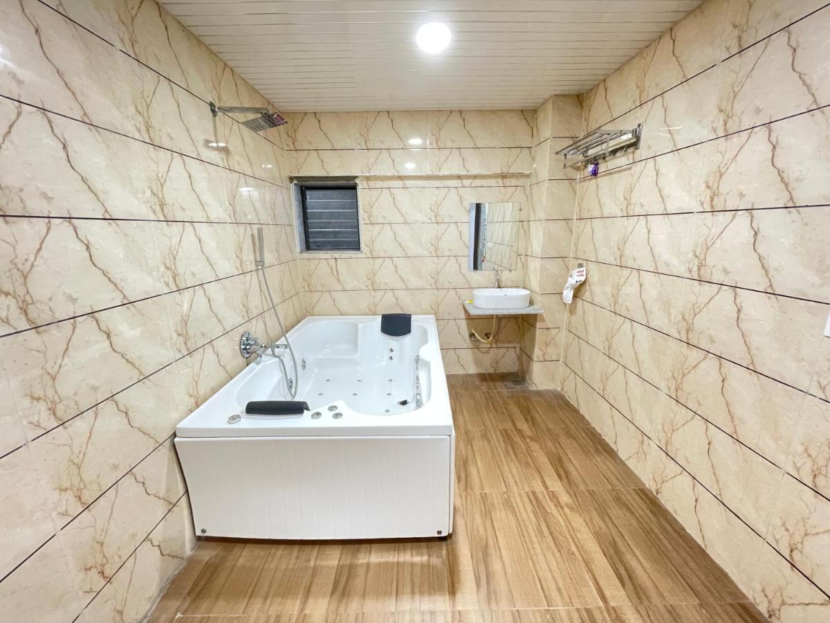 Kesar Hotel Viramgam Esterno foto