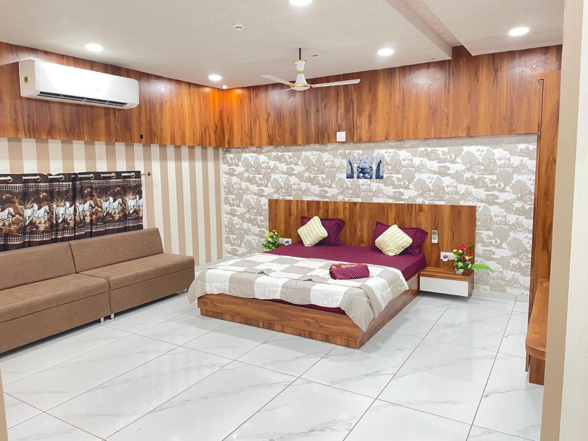 Kesar Hotel Viramgam Esterno foto