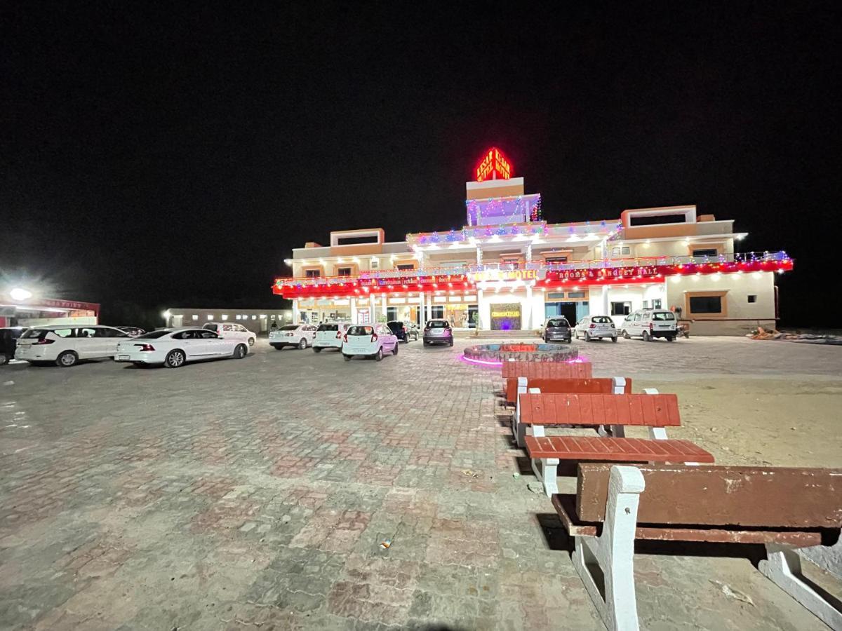 Kesar Hotel Viramgam Esterno foto
