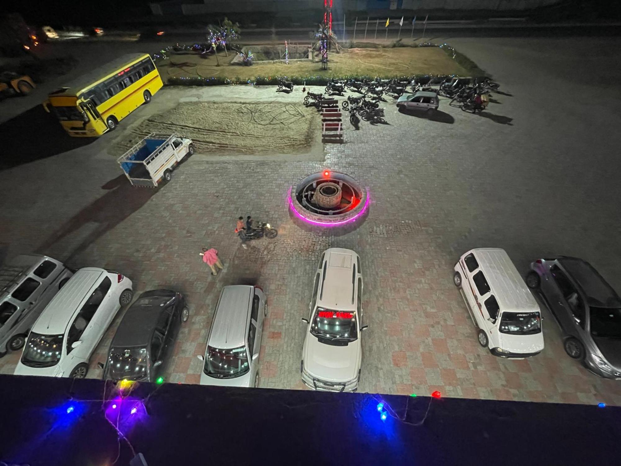Kesar Hotel Viramgam Esterno foto