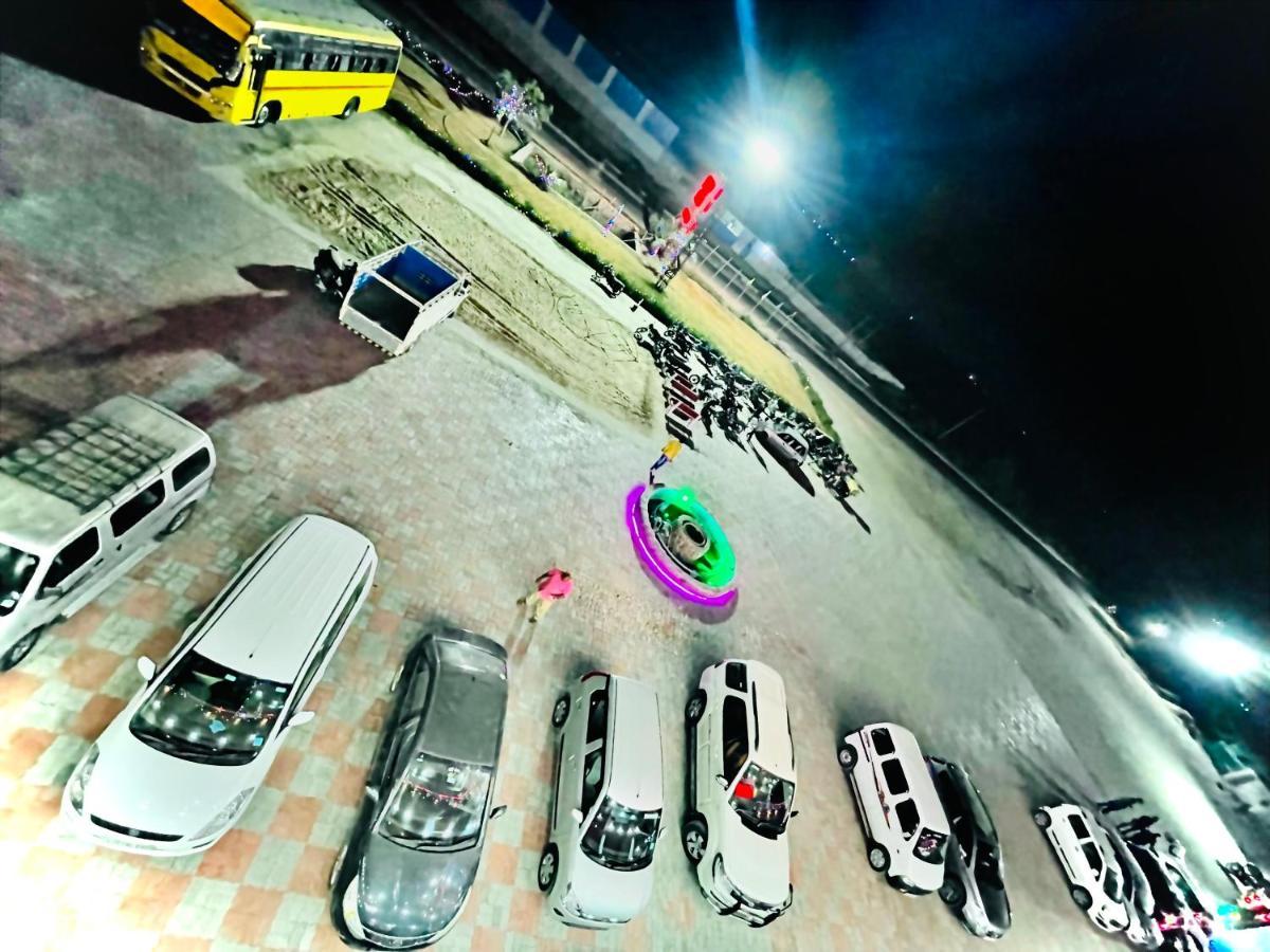 Kesar Hotel Viramgam Esterno foto