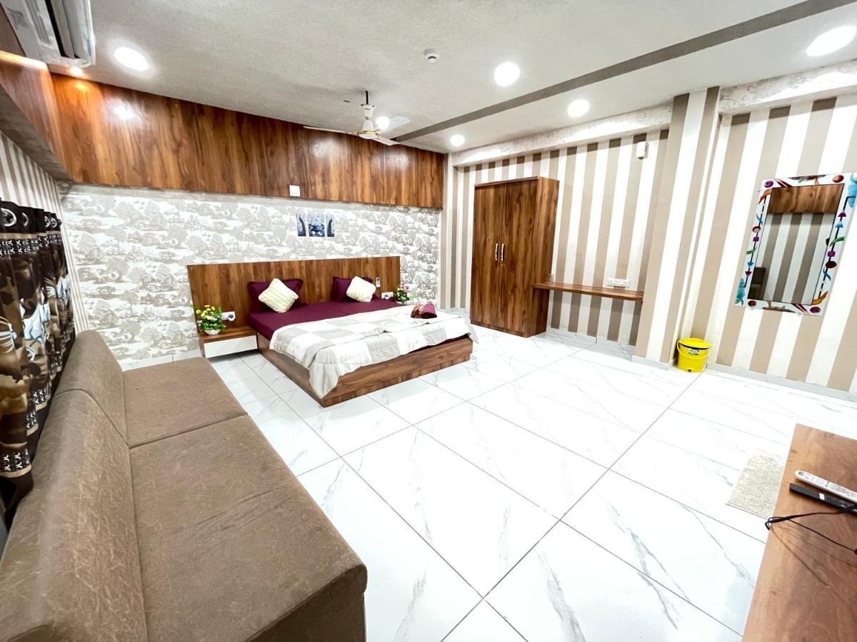 Kesar Hotel Viramgam Esterno foto