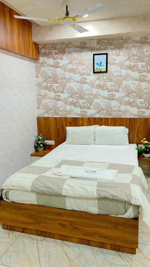 Kesar Hotel Viramgam Esterno foto